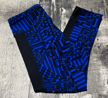 Load image into Gallery viewer, Nike black/blue cropped leggings - Hers size S
