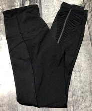 Load image into Gallery viewer, lululemon black leggings - Hers size approx S
