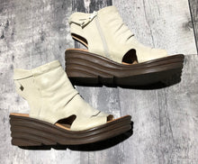 Load image into Gallery viewer, Miz Mooz cream sandal wedge - Hers size 42
