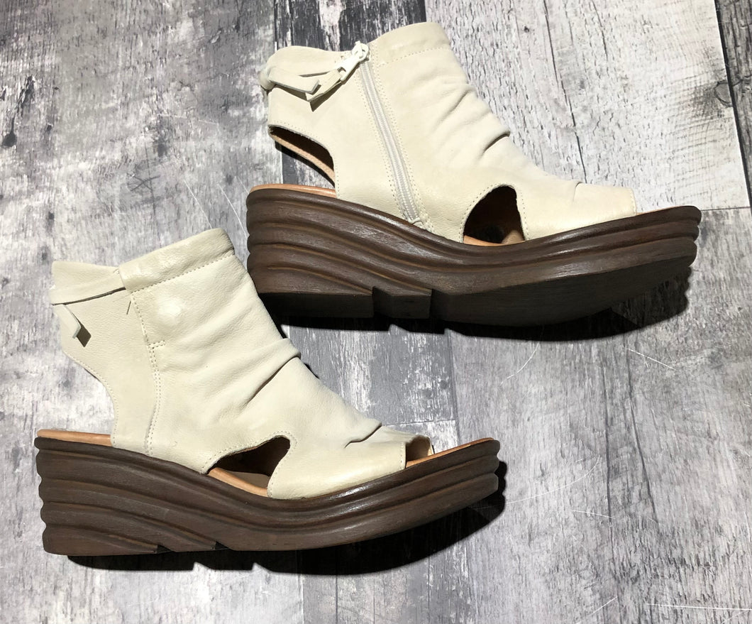 Miz Mooz cream sandal wedge - Hers size 42