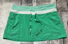 Load image into Gallery viewer, lululemon green/white skort - Hers size 6
