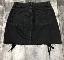 Load image into Gallery viewer, Topshop black denim short skirt - Hers size 6
