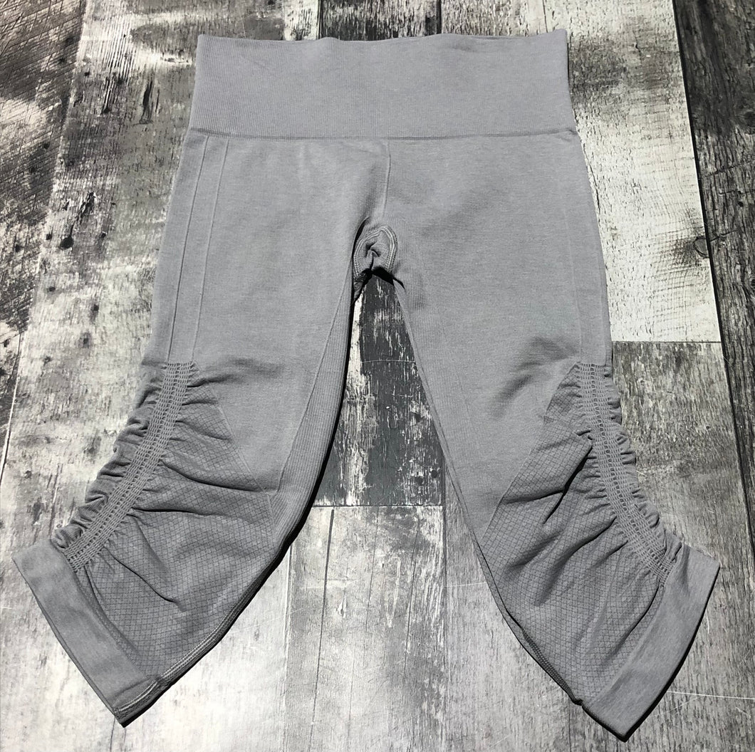 lululemon light grey capris - Hers size 4