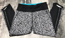Load image into Gallery viewer, lululemon black/white cropped leggings - Hers size 4
