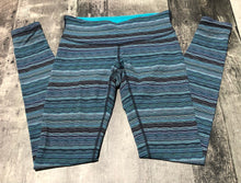 Load image into Gallery viewer, lululemon bright blue/white mid rise leggings - Hers size 6
