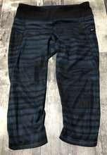 Load image into Gallery viewer, lululemon navy/black cropped leggings - Hers size 6
