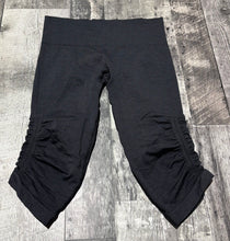 Load image into Gallery viewer, lululemon dark grey capris - Hers size approx 8
