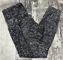 Load image into Gallery viewer, lululemon black/white leggings - Hers size 6
