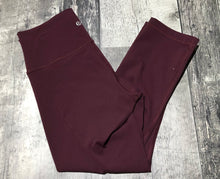Load image into Gallery viewer, lululemon burgundy capri leggings - Hers size 6

