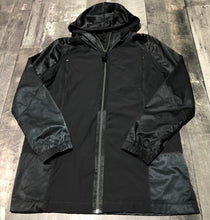Load image into Gallery viewer, lululemon black/grey light jacket - Hers size 12

