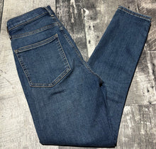 Load image into Gallery viewer, Denim Forum blue high rise skinny jeans - Hers size 26
