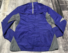 Load image into Gallery viewer, Running Room purple/grey light jacket - Hers size S
