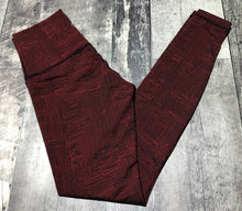 Load image into Gallery viewer, lululemon black/red high rise leggings - Hers size 6
