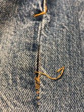 Load image into Gallery viewer, Pilcro blue mis rise slim boyfriend jeans - Hers size 27
