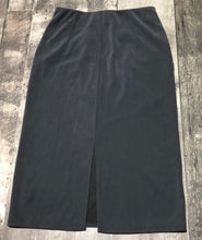 Load image into Gallery viewer, lululemon dark grey mid length skirt - Hers size 8
