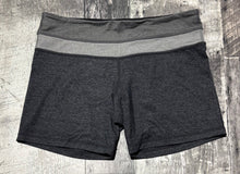 Load image into Gallery viewer, lululemon black/grey shorts - Hers size 6
