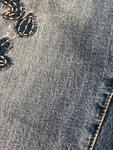 Load image into Gallery viewer, Pilcro blue mis rise slim boyfriend jeans - Hers size 27
