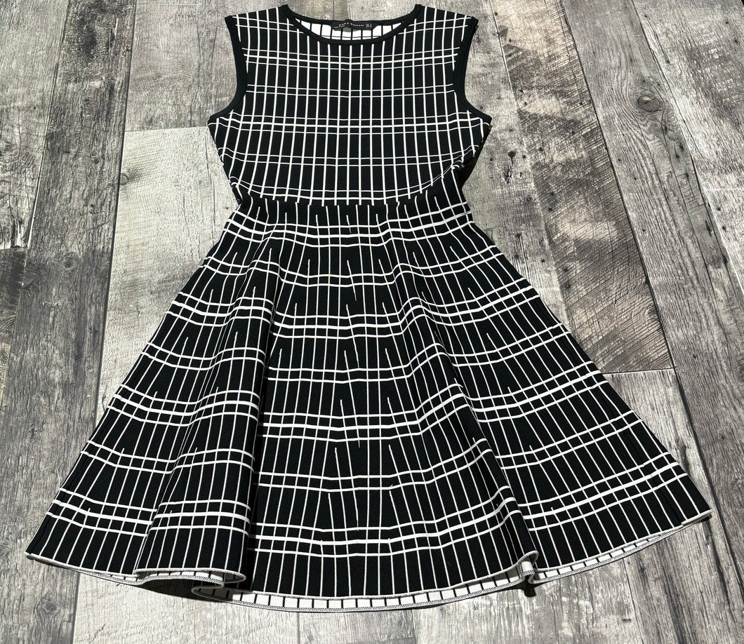 Zara black/white dress - Hers size S