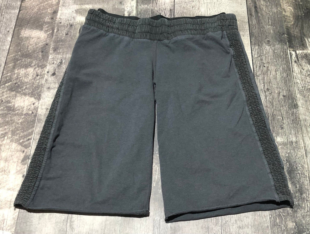 lululemon grey capris - Hers size approx M
