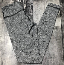 Load image into Gallery viewer, lululemon white/black low rise leggings - Hers size 2
