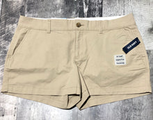 Load image into Gallery viewer, Old Navy beige mid rise shorts - Hers size 10
