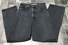 Load image into Gallery viewer, Levi black ribcage straight ankle jeans - Hers size 25
