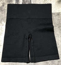 Load image into Gallery viewer, TNA black shorts - Hers size XS
