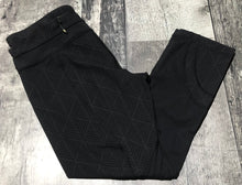 Load image into Gallery viewer, lululemon black capri leggings - Hers size 6
