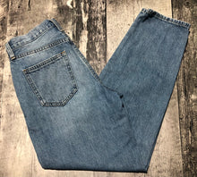 Load image into Gallery viewer, Denim Forum blue high rise straight jeans - Hers size 25
