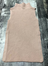Load image into Gallery viewer, Wilfred light pink turtleneck long knit tank top - Hers size XS
