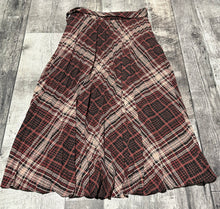 Load image into Gallery viewer, RW&amp;CO red/cream skirt - Hers size XS
