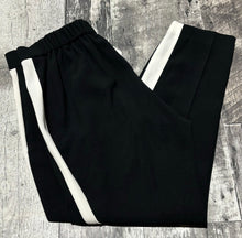 Load image into Gallery viewer, Babaton black/white pants - Hers size 4
