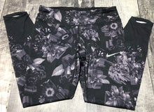 Load image into Gallery viewer, Nike black/purple cropped leggings - Hers size S
