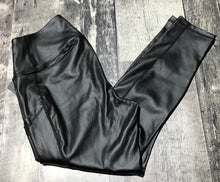 Load image into Gallery viewer, Torrid black leggings - Hers size 0 ( 12)
