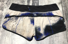 Load image into Gallery viewer, lululemon beige/blue/black shorts - Hers size 8
