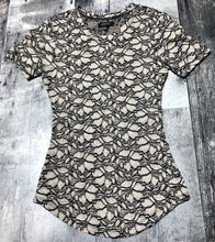 Load image into Gallery viewer, Babaton black/cream shirt - Hers size XXS
