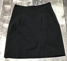 Load image into Gallery viewer, Club Monaco black skirt - Hers size 6
