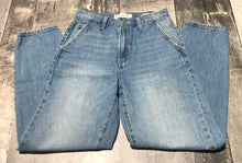 Load image into Gallery viewer, Denim Forum blue high rise straight jeans - Hers size 25

