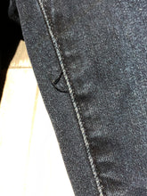 Load image into Gallery viewer, Frame low rise skinny jeans - Hers size 25
