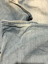 Load image into Gallery viewer, Hudson light blue low rise slim boot cut jeans - Hers size 28
