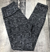 Load image into Gallery viewer, lululemon black/white high rise leggings - Hers size 4
