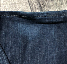 Load image into Gallery viewer, True Religion dark blue low rise jeans - Hers size 27
