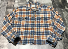 Load image into Gallery viewer, American Eagle blue/orange/white crop button up - Hers size XS
