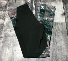 Load image into Gallery viewer, The North Face green/pink leggings - Hers size M
