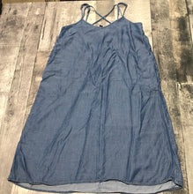 Load image into Gallery viewer, GAP blue maxi summer dress - Hers size M
