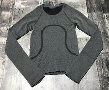 Load image into Gallery viewer, lululemon black/silver long sleeve crop shirt - Hers size 0
