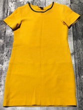 Load image into Gallery viewer, Club Monaco yellow dress - Hers size 00
