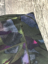 Load image into Gallery viewer, lululemon black/purple/green leggings - Hers size 6
