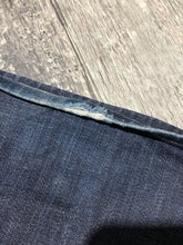Load image into Gallery viewer, Hudson dark blue mis rise jeans - Hers size 29
