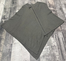 Load image into Gallery viewer, lululemon grey poncho - Hers size approx S
